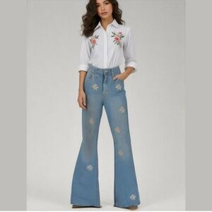 EUC Hollister High-Rise Vintage Flare‎ Embroidered White Daisy Jean Size W23 L32